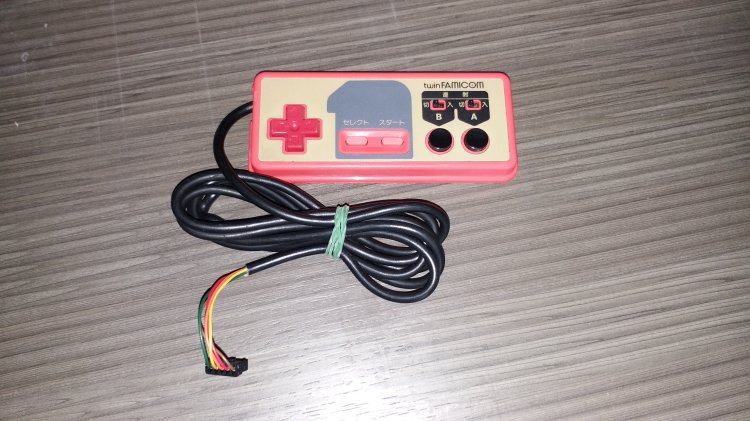 Famicom Twin AN505-RD original controller pad - Player 1 - Click Image to Close