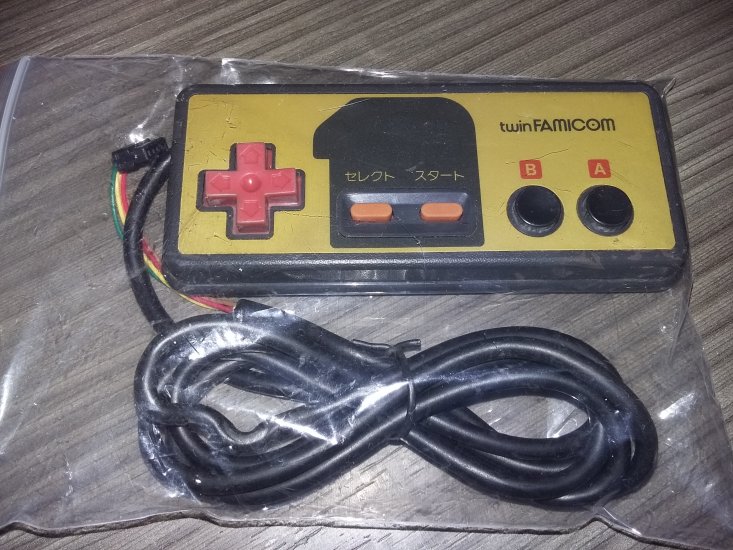 Famicom Twin AN500-B original controller pad - Player 1 - Click Image to Close